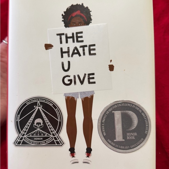 HARDBACK THE HATE YOU GIVE PERFECT NO RIPS TEARS OR WRITING BEST SELLER AWARDS - Picture 7 of 7